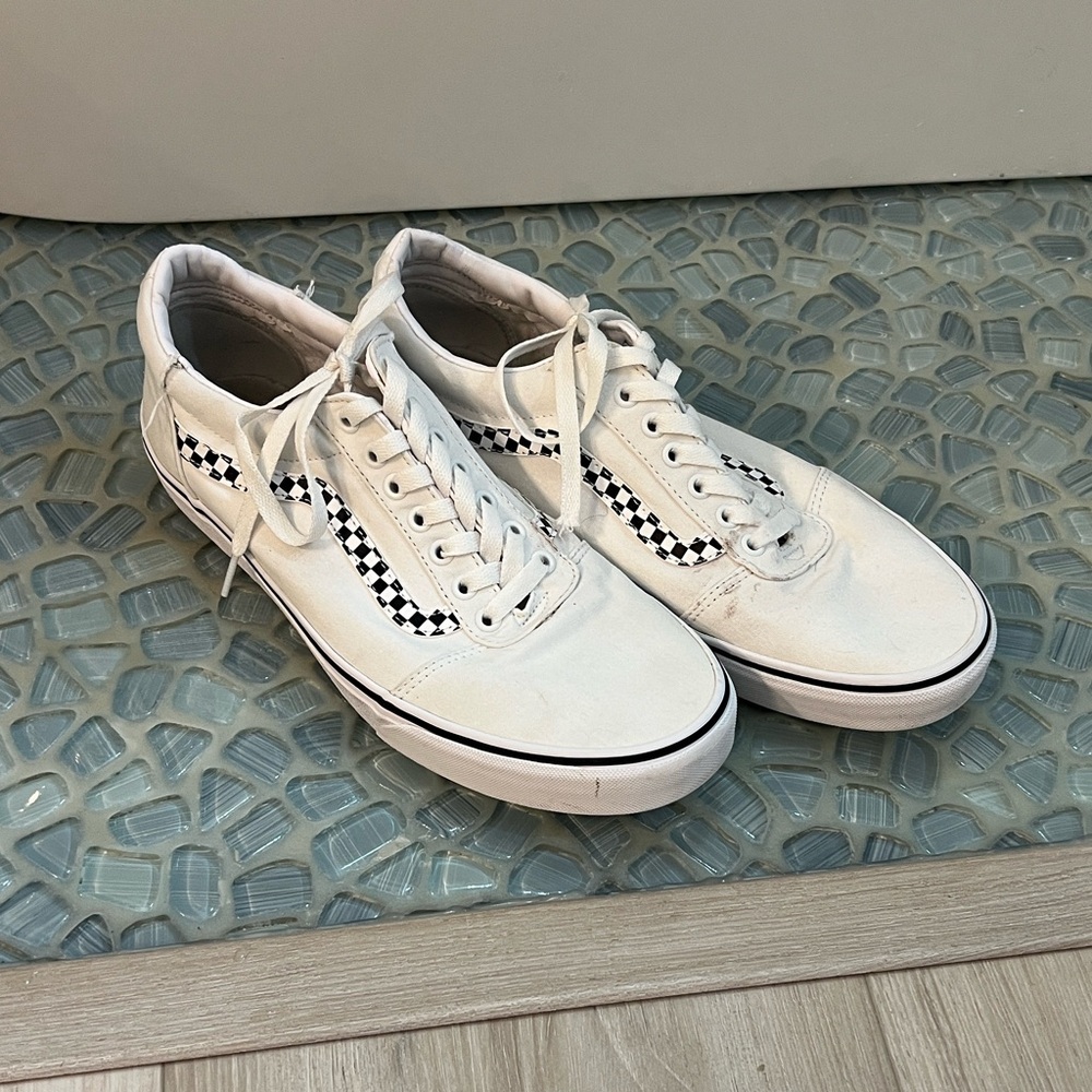 Vans Ward Men’s White Canvas sneaker with Checkerboard Detail